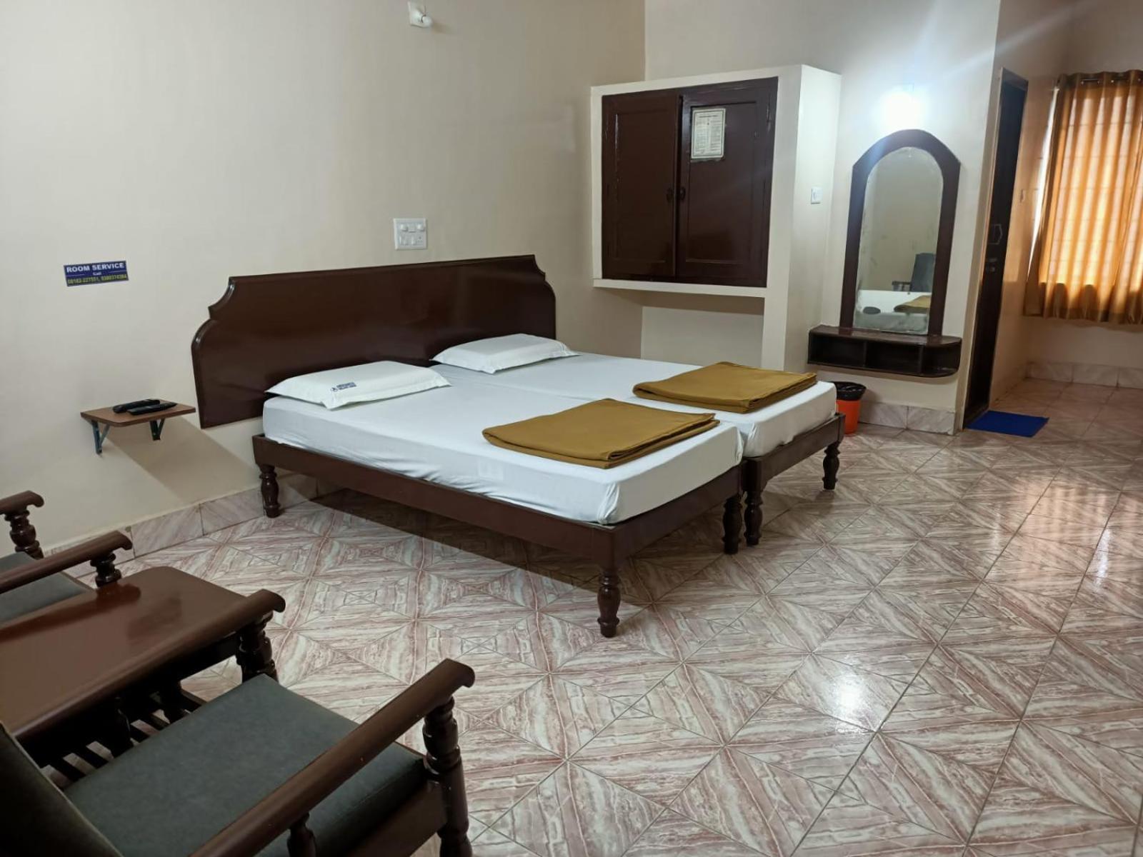 Arihanth Deluxe Lodge شيموغا المظهر الخارجي الصورة