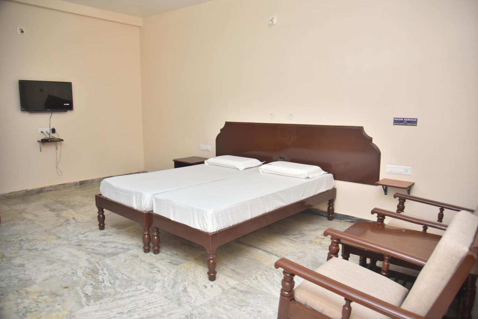 Arihanth Deluxe Lodge شيموغا المظهر الخارجي الصورة